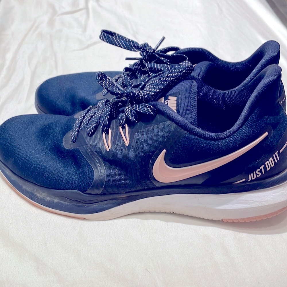 Nike Women’s Tr8 Comfort sneakers